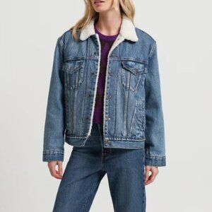 Levi's Women's Ex Boyfriend Sherpa Trucker Jacket| small
